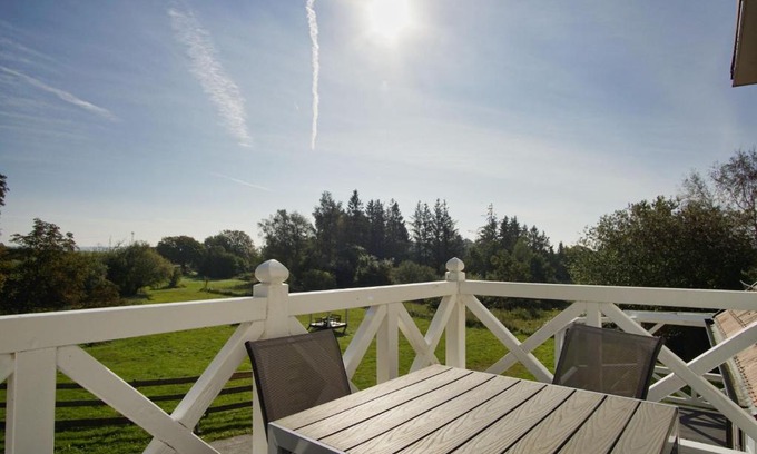 Bergen auf Ruegen Apartment | Idyllic Retreat by the Beach with Pool Access at Gutshaus Silvitz