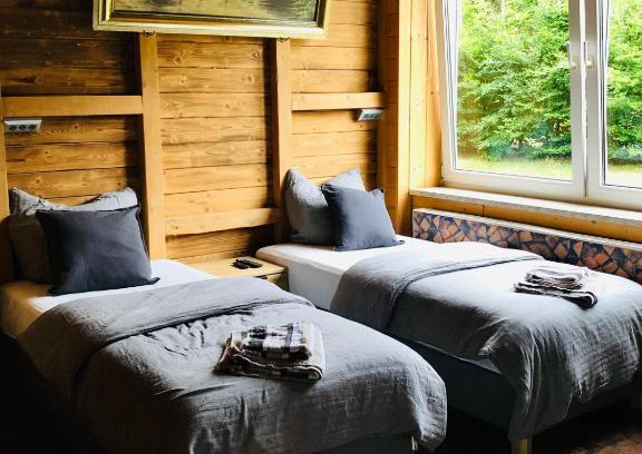 Lauscha Apartment | Tranquil Retreat: Ferienwohnung at Rennsteig with Family Amenities