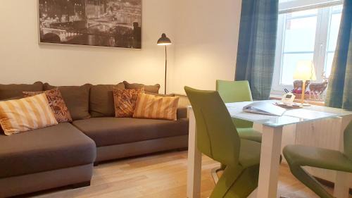 Bad Muskau Apartment | Pet-Friendly Ferienwohnung 1 Grüner Fürst with On-Site Dining