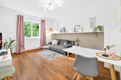 Mariatrost Apartment | Quiet Apartment Near Park with Free Parking for Families