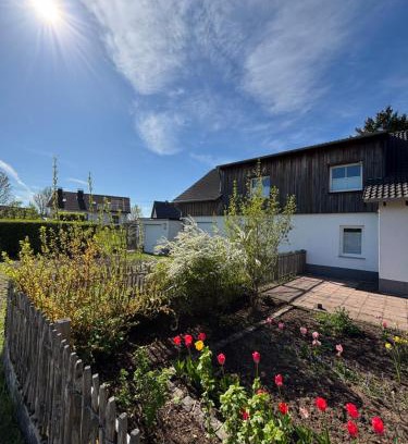 Strohn Apartment | Ruhiges Lay-Haus in der Vulkaneifel, bis zu 6 Personen mit Terasse und Garten