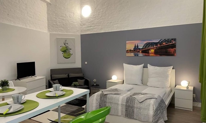 Neustadt-Sued Apartment | Peaceful Studio in Prime Südstadt Location with Spa & Kitchen