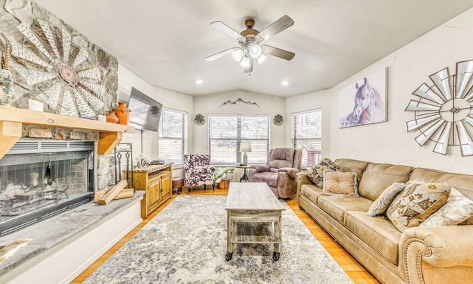 Ruidoso Cabin | Cozy Ruidoso Cabin with Hot Tub & Top Guest Rating!