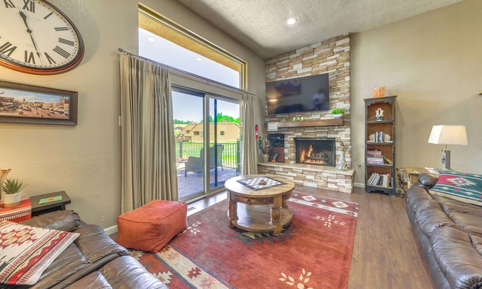 Ruidoso Condo | Discover Ruidoso Golf Condo: Patio, Fire Pit & Mountain View