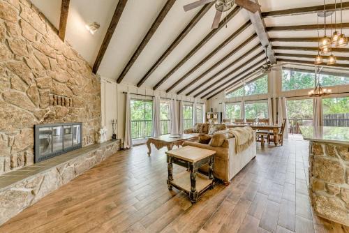 Ruidoso House | Ruidoso Vacation Rental with Inviting Outdoor Deck