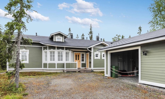 Rukatunturi House | Experience Rukan Taikavuosselin Helmi 8 B with Lake Views