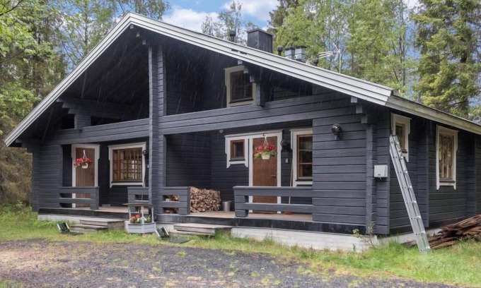 Rukatunturi House | Scenic Rukantaika 1a: Lake View & Spa Retreat for Families