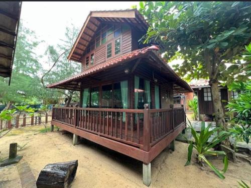 Kampung Ru Muda Ski Chalet | Family-Friendly Stay at Rumah Aggrek, Marang, Terengganu
