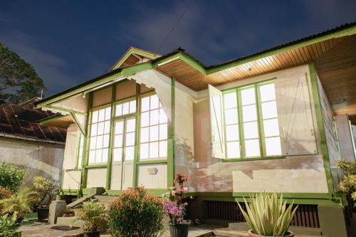 Bukittinggi House | Experience Rumah Nizar: Family-Friendly near Ngarai Sianok