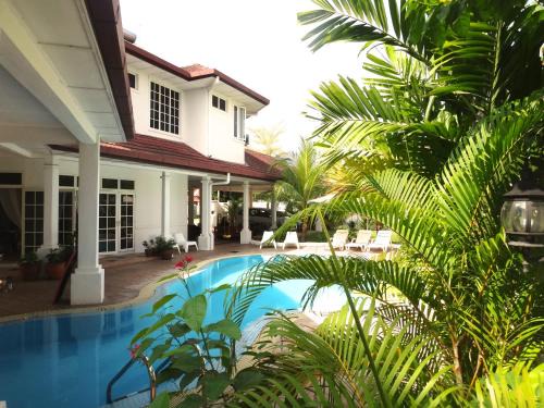 Kota Warisan Bed & Breakfast | Relaxing Rumah Putih B&B Near KLIA with Ocean View