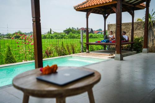 Mambal Villa | Rumah Tengah Sawah