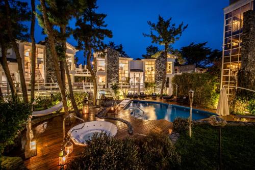 Mar de Las Pampas Apartment | Runa Moraira: Oceanfront Spa Retreat with Pool & Hot Tub
