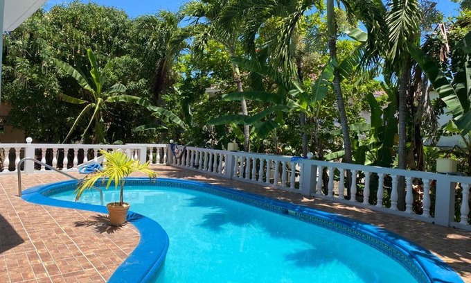 Runaway Bay Villa | Family-Friendly Runaway Bay Villa with Pool and Relaxation