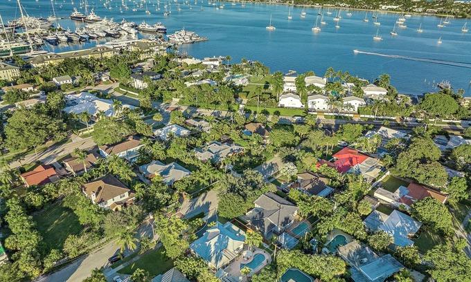Old Northwood House | Relaxing Runaway Hideaway WPB - Near Downtown & Palm Beach