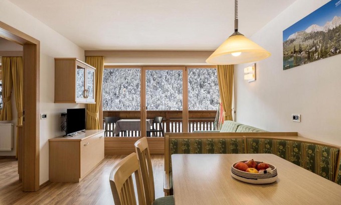 Mareo Apartment | Exceptional Runcac Apt Pla: Family-Friendly Retreat Awaits