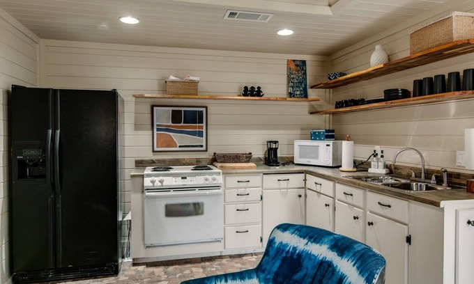 Alleene House | Ideal Getaway at Running M Fish Camp with Two Boat Slips