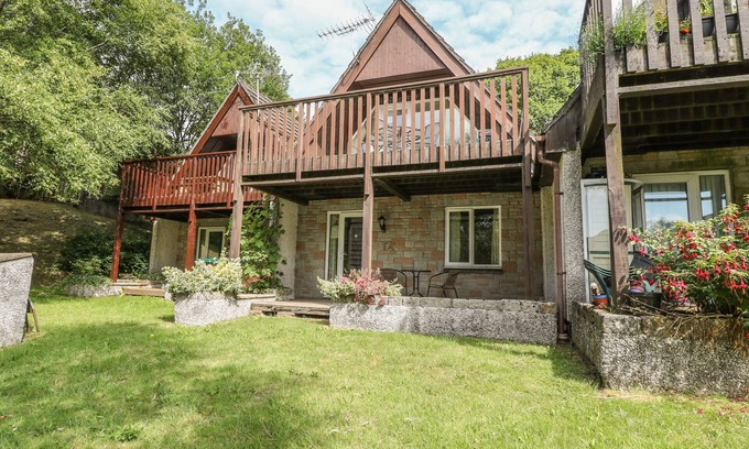 St. Ann's Chapel Cottage | Pet-Friendly RUNNING WATERS with Pool & Breakfast in Callington