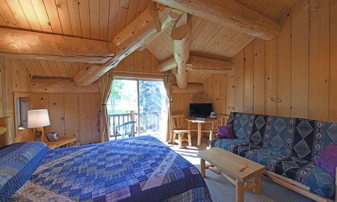 Winthrop Apartment | Experience Running Wolf Studio: Pool, Hot Tub & Trail Access
