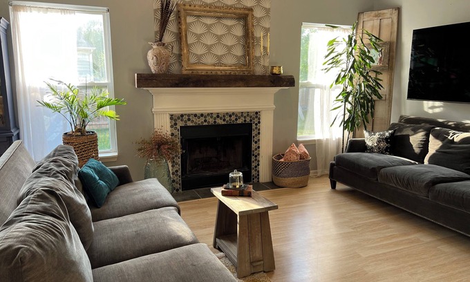 Noblesville House | Ruoff Music min away-7bed Spacious -Event Space-close to Grande Park 10% charity