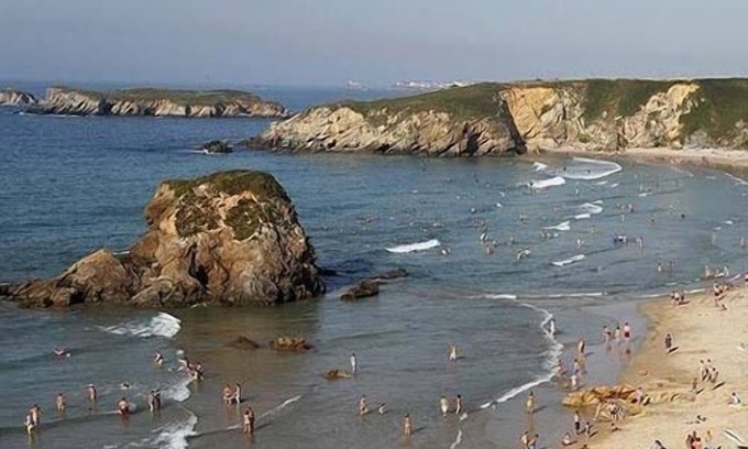 Serantes Cottage | Cozy Oceanfront Retreat El Guindal for 3 Guests - Rated 9.8