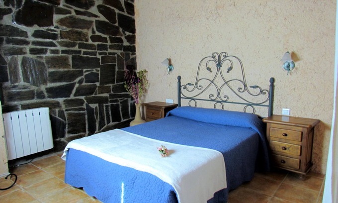 Azabal Apartment | Cozy Rural Apartment in Las Hurdes with Spa & Pet Friendly