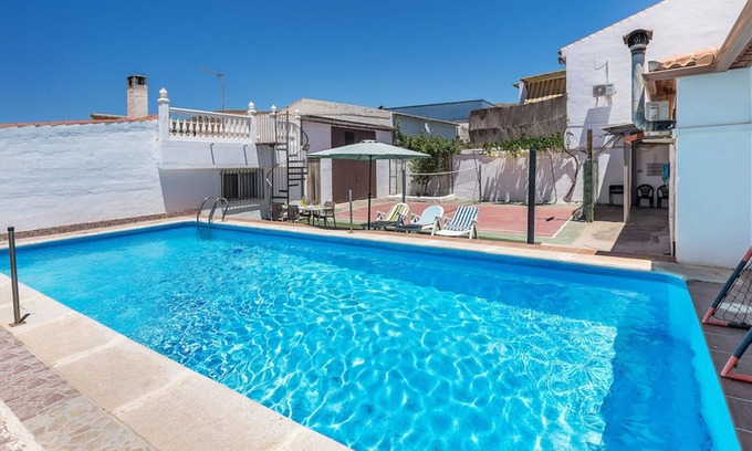 Cacin House | Relaxing Rural Cacin: Poolside Retreat with Spa & Breakfast