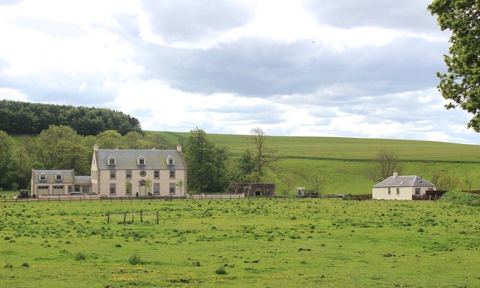 Kelso Cottage | Explore Rural Comfort: Pet-Friendly Cottage with Scenic Trails