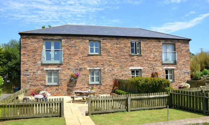 Grampound Cottage | Guest Rated: 10/10 Ash Cottage with Oceanfront Views