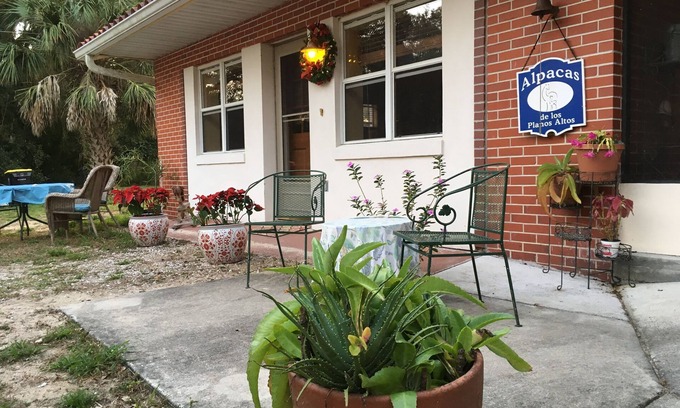 Lake Wales Cottage | Cozy Cottage at Starr Lake with Pool and Ocean Views
