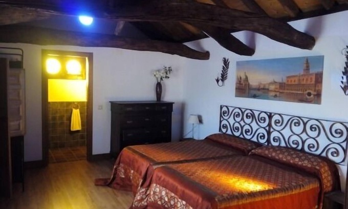 Villarrubia de Santiago Cottage | Unforgettable Stay at El Sueño de Lucrecia for 16 Guests