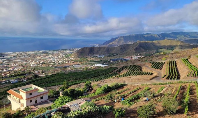 San Cristobal de La Laguna House | Serene Rural Getaway with Views, Jacuzzi & Sauna Retreat