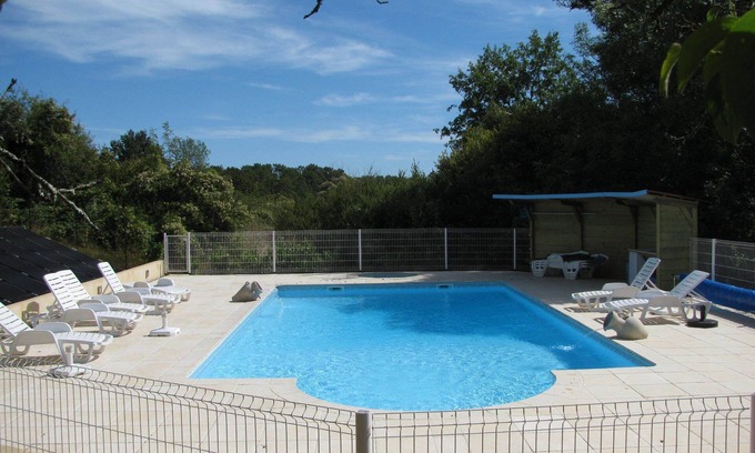 Chalais Cottage | Family-Friendly Cottage with Pool, Garden & Ping-Pong Table
