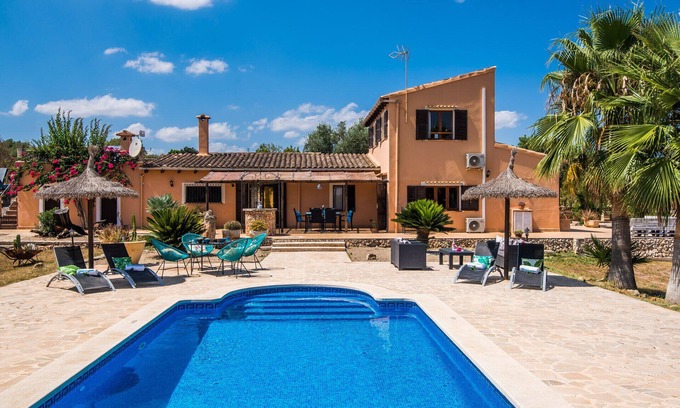 Santa Margalida Villa | Idyllic Can Frit in Mallorca with Pool and Spa Amenities