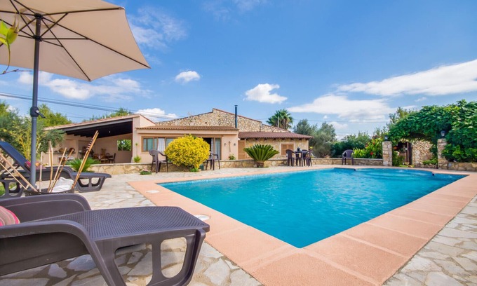 Lloseta Villa | Idyllic Casa de Puri: Poolside Retreat in Mallorca