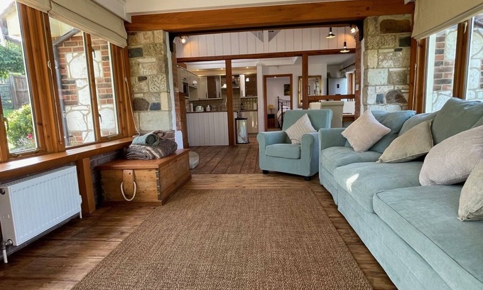 Sandown Cottage | Idyllic Rural Retreat for Walking, Cycling, and Ocean Views