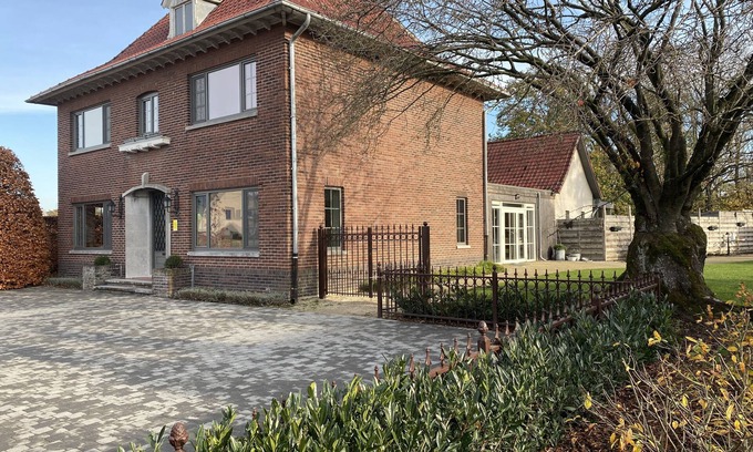 Grote-Brogel House | Idyllic Group Retreat with Garden, Garage & 9.8/10 Rating