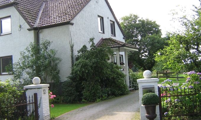 Bielefeld Apartment | Idyllic Rural Apartment Near Bielefeld & Gütersloh with Pool