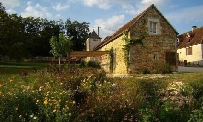 Cazillac Cottage | Discover a Cozy Rural Retreat with Free Vegetable Garden