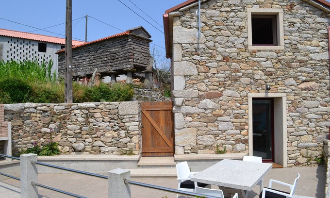 Vimianzo House | Idyllic Costa da Morte Retreat with Oceanfront Spa