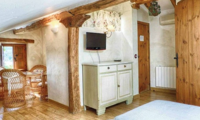 Campillo de Ranas House | Escape to Rural House El Abejaruco with Spa & Family Amenities