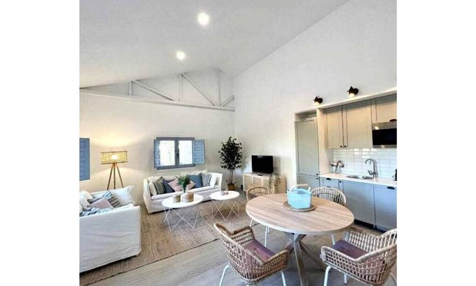 El Vellon Cottage | Idyllic Retreat at La Casona de Monterrey, Sky Awaits!