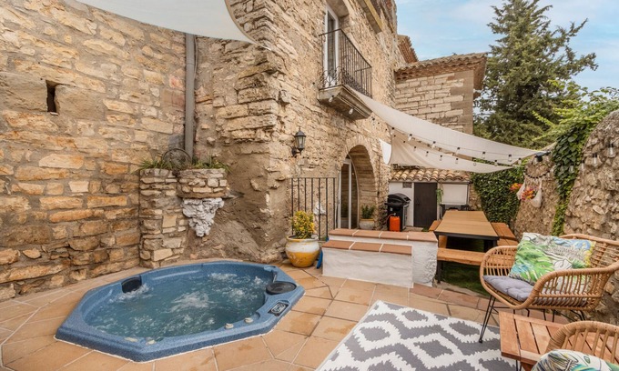 Sant Guim de la Plana House | Rural House 'La Rectoria De Vicfred' with Mountain Views, Wi-Fi and Air Conditioning