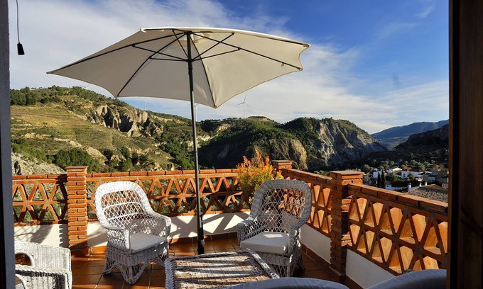 Conchar Cottage | Inviting Rural House Near Granada with Free WIFI & Spa