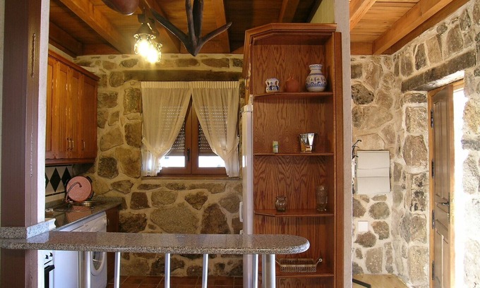 Pinar de Navares Cottage | Escape to a Cozy Rural House Near Ávila with Pool