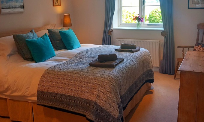 Malton House | Idyllic Barn Retreat for 2 with Ocean Views & Pool