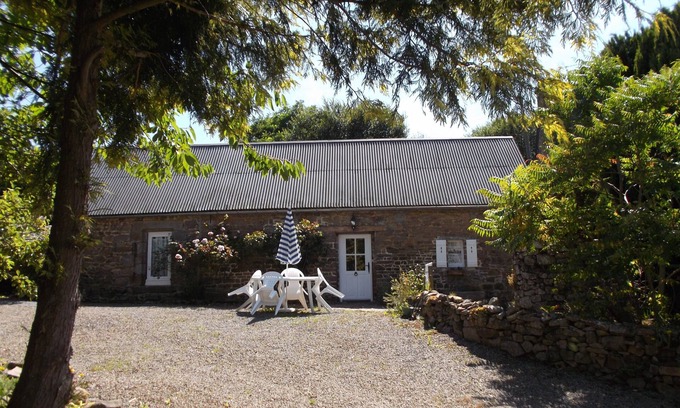 Saint-Broladre Cottage | Charming Rustic Cottage Near Mont St Michel & Dinan
