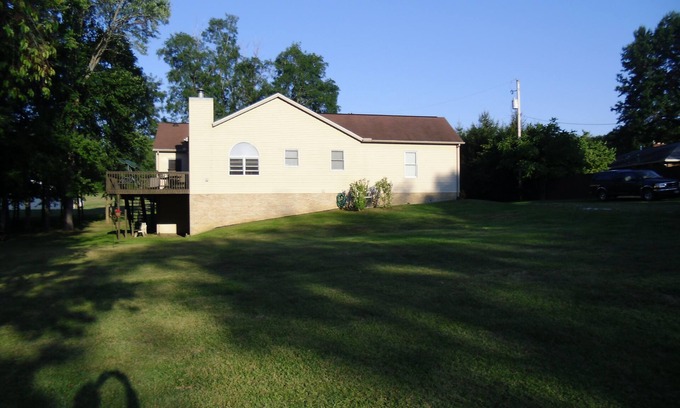Canal Fulton Condo | Historic Town Getaway with Spa and Family-Friendly Amenities