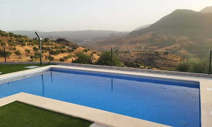 El Gastor Cottage | Relaxing Retreat at Villa Madrid Alcazar with Private Pool