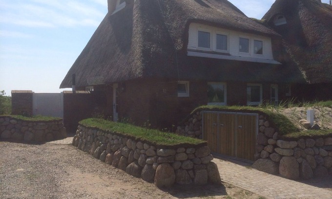 List House | Idyllic Rural House with Ocean View by the Wadden Sea