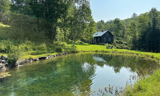 Washington House | Idyllic Rural Vermont Escape with Smart TV & WiFi Calling
